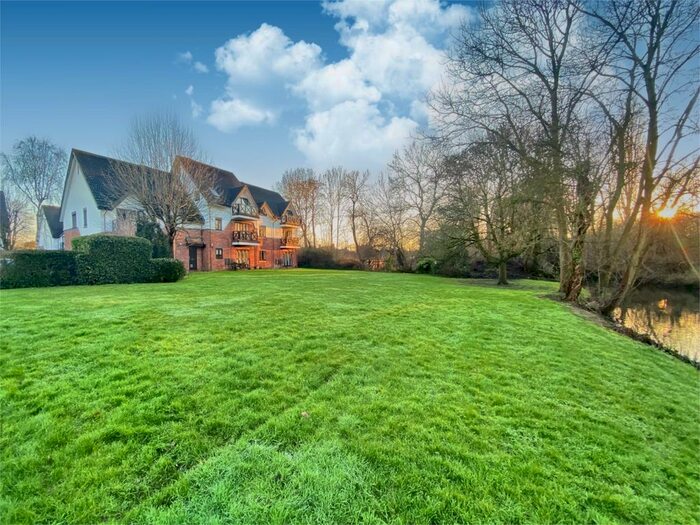 2 Bedroom Flat To Rent In Wren Drive, West Drayton, UB7