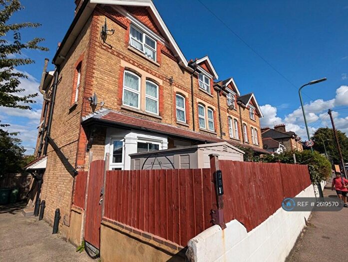 2 Bedroom Maisonette To Rent In Queens Road, Wallington, SM6