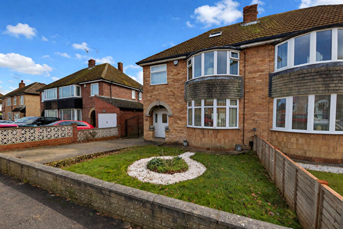 3 Bedroom Semi-Detached House For Sale In Flintway, Wath-upon-dearne, S63