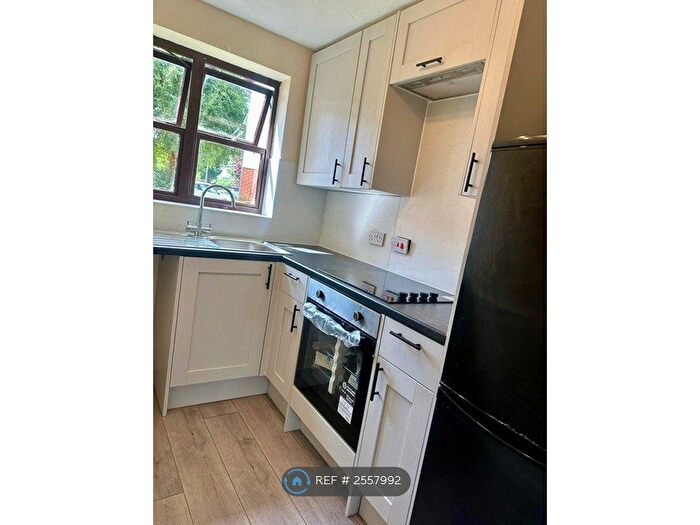 1 Bedroom Flat To Rent In Hamilton Court, Witham, CM8