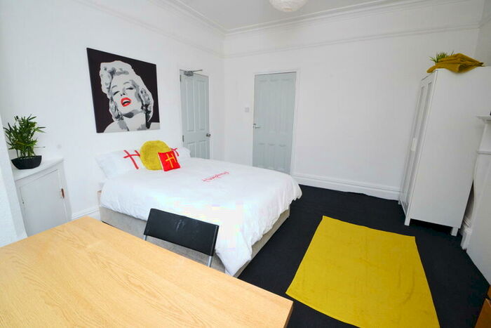 5 Bedroom Semi-Detached House To Rent In (Bed) Chaworth Road, West Bridgford, NG2