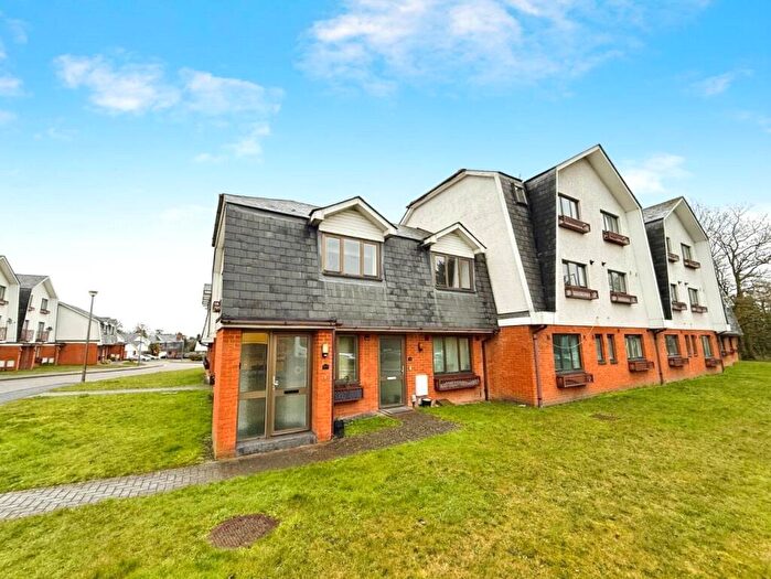 2 Bedroom Maisonette To Rent In Braeside, Binfield, Bracknell, Berkshire, RG12