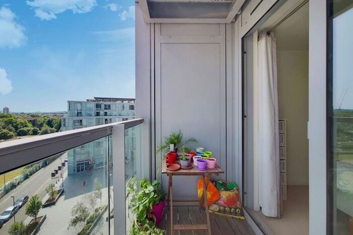 2 Bedroom Flat To Rent In Dancers Way, Greenwich, London, SE8