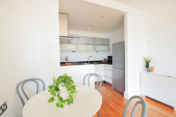 2 Bedroom Flat To Rent In Whitworth Street, Manchester, M1