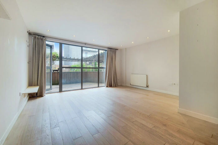 1 Bedroom Flat To Rent In Crown Place Apartments, Varcoe Road, Rotherhithe, London, SE16