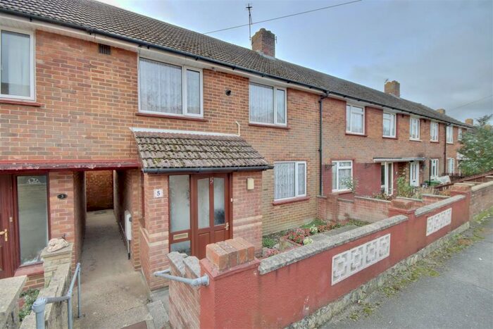 3 Bedroom Terraced House To Rent In Chaucer Avenue, Portsmouth, PO6