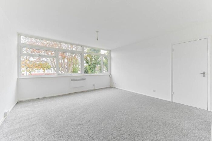 2 Bedroom Flat For Sale In Parchmore Road, Thornton Heath, CR7