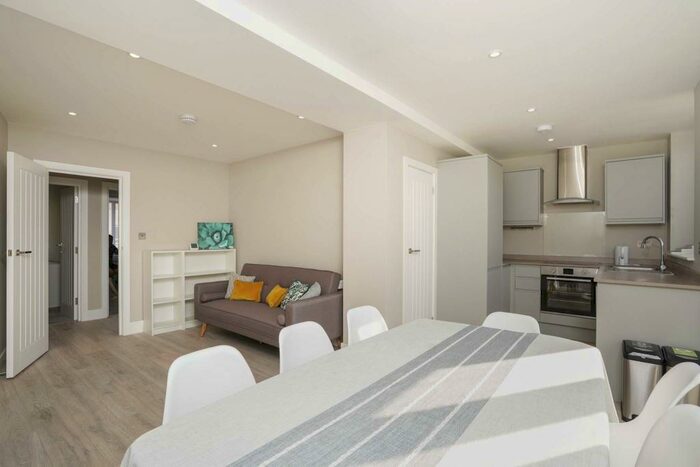 3 Bedroom Apartment To Rent In London Road, OX3