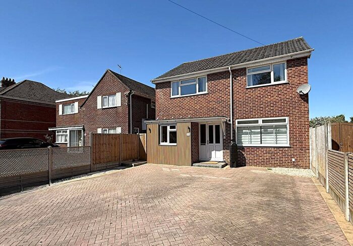4 Bedroom Detached House For Sale In Wimborne Road, Poole, BH15