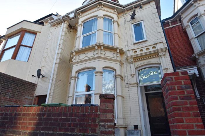 4 Bedroom Flat To Rent In Lawrence Road, Southsea, Hampshire, PO5