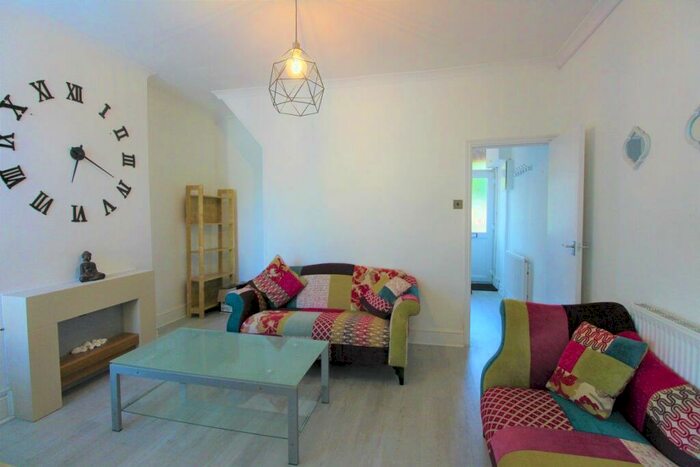 2 Bedroom House To Rent In King George Avenue, Custom House, E16