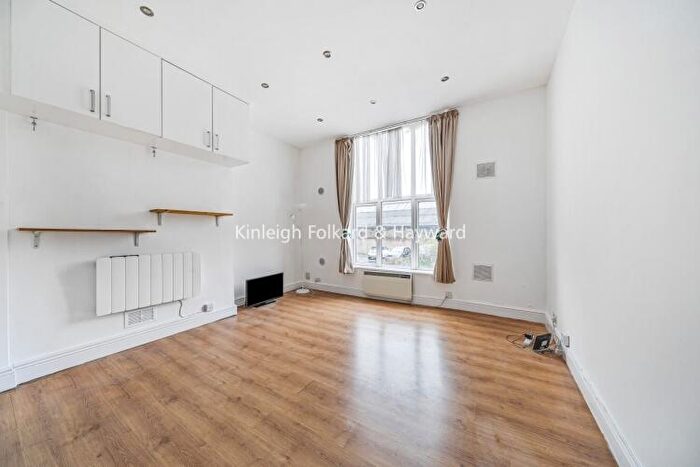 Apartment To Rent In Woodberry Grove London, N4