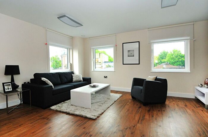 2 Bedroom Flat To Rent In The Green, Southall, UB2