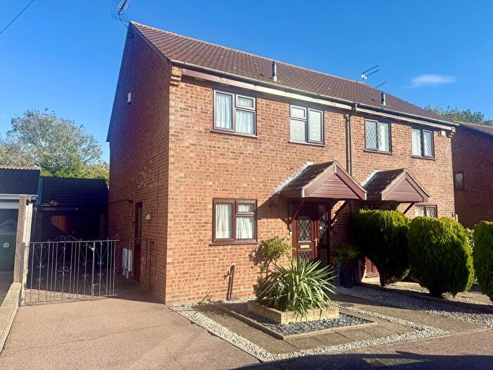 3 Bedroom Semi Detached House For Sale In Potters Drive, Hopton, NR31