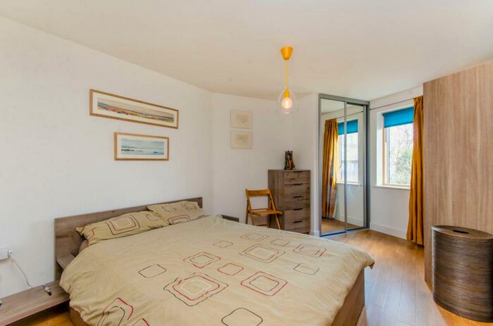 1 Bedroom Flat To Rent In Mildmay Avenue, Mildmay, London, N1