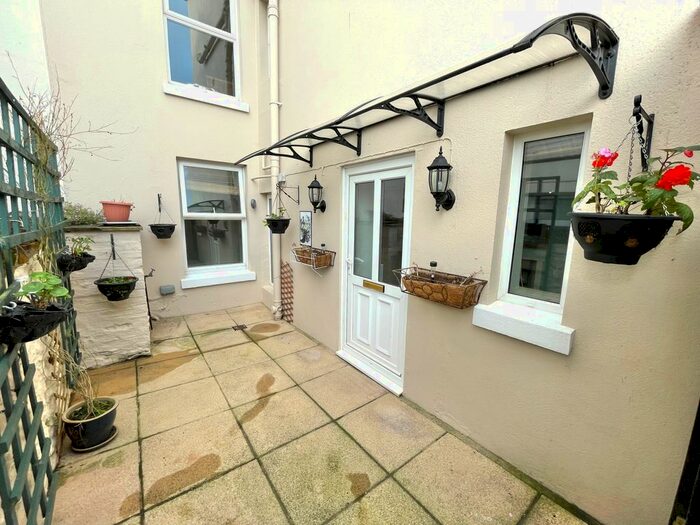 2 Bedroom Flat To Rent In Chatsworth Road, Torquay, TQ1