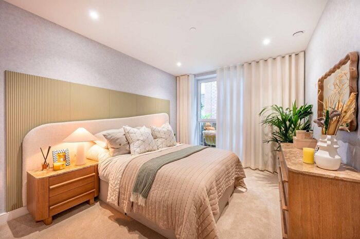 2 Bedroom Flat For Sale In Grand Union, Alperton, HA0