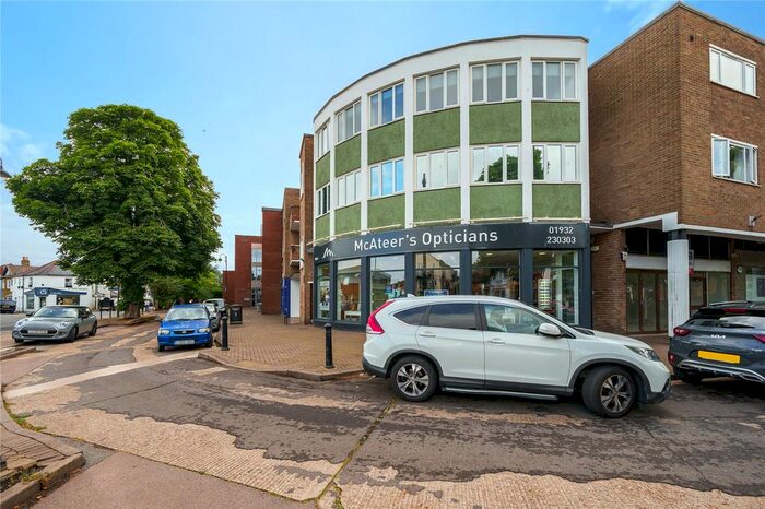 1 Bedroom Flat To Rent In High Street, Shepperton, TW17