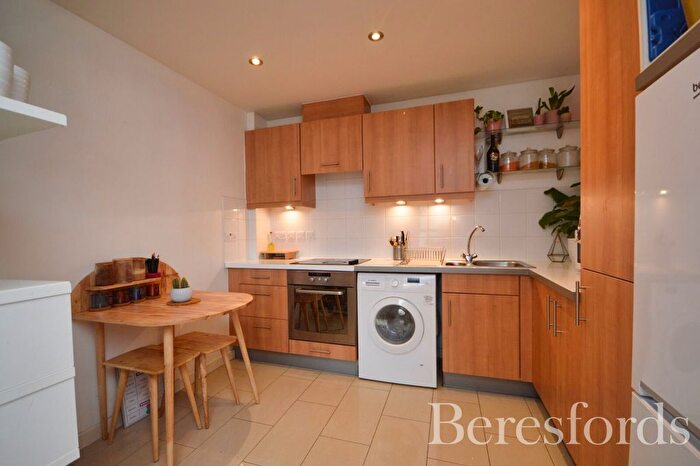 1 Bedroom Flat For Sale In Holly Court, Dolphin Approach, RM1