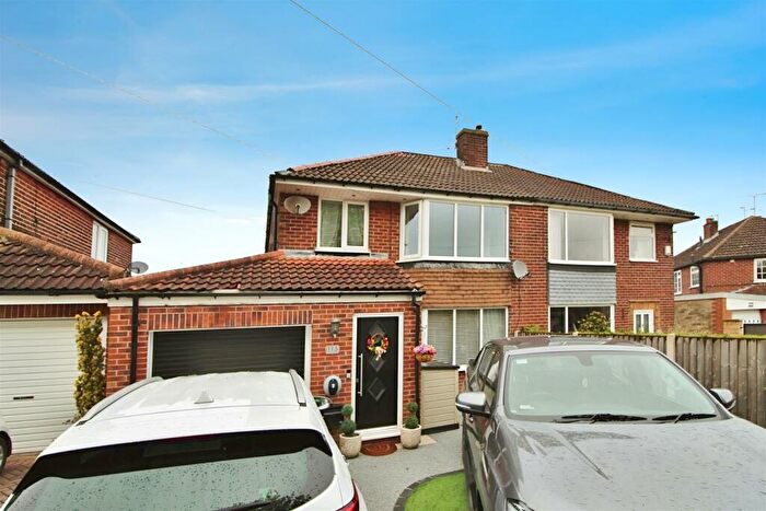 3 Bedroom Semi-Detached House For Sale In Braithwell Road, Ravenfield, S65