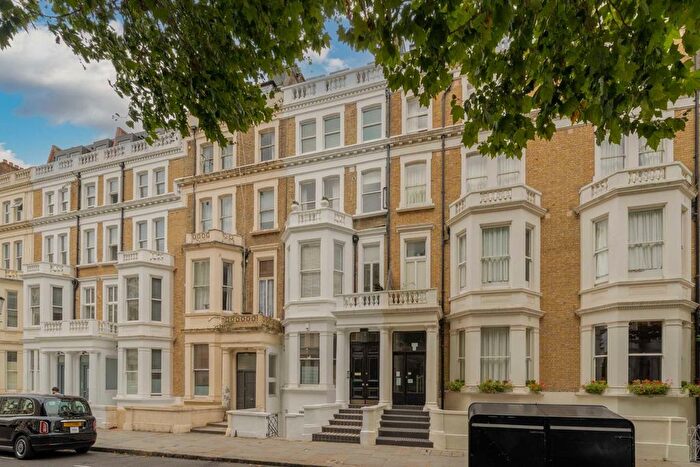 3 Bedroom Flat To Rent In Penywern Road, London, SW5