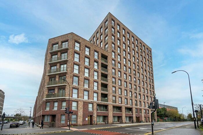 2 Bedroom Flat To Rent In Tiller House, Gallions Reach, London, E6
