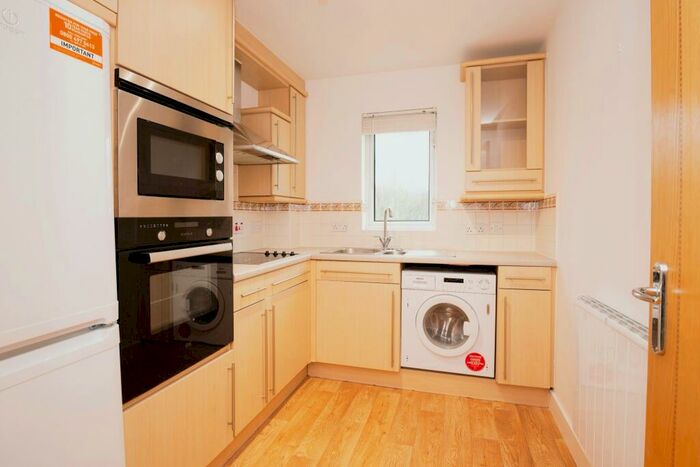 2 Bedroom Flat To Rent In Grangemoor Court, Caerdydd, CF11