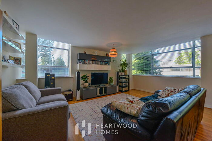 2 Bedroom Flat For Sale In Wakely Court, Hatfield Road, St. Albans, AL1