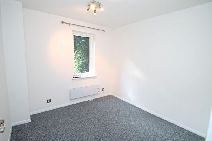 1 Bedroom Flat To Rent In Goosens Close, Sutton, SM1