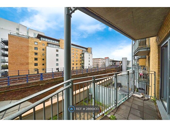 2 Bedroom Flat To Rent In Commercial Road, London, E14