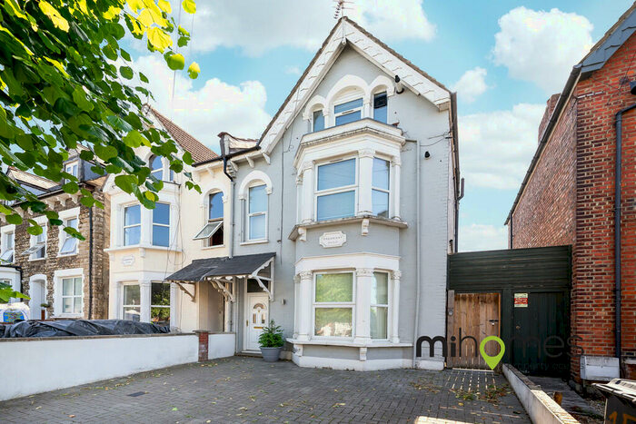 2 Bedroom Apartment To Rent In Beaconsfield Road, New Southgate, N11