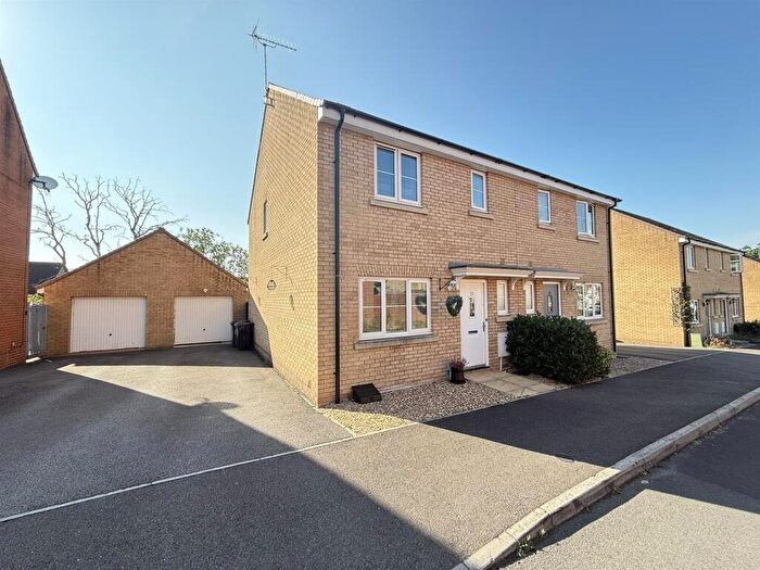 3 Bedroom Semi-Detached House For Sale In Dakota Drive, Calne, SN11