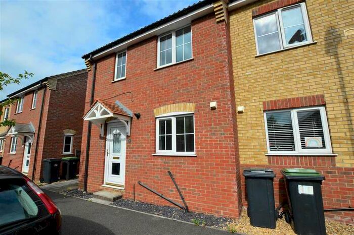 End Of Terrace House To Rent In Bramling Way Sleaford, NG34