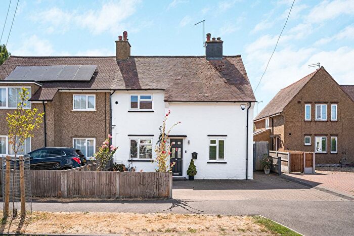 3 Bedroom Semi-Detached House For Sale In Cecil Crescent, Hatfield, AL10