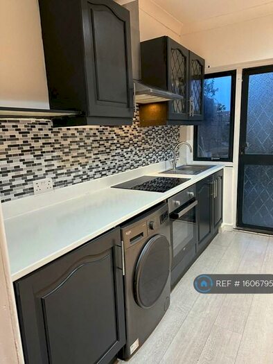 3 Bedroom End Of Terrace House To Rent In Rainham Road, Essex, RM13