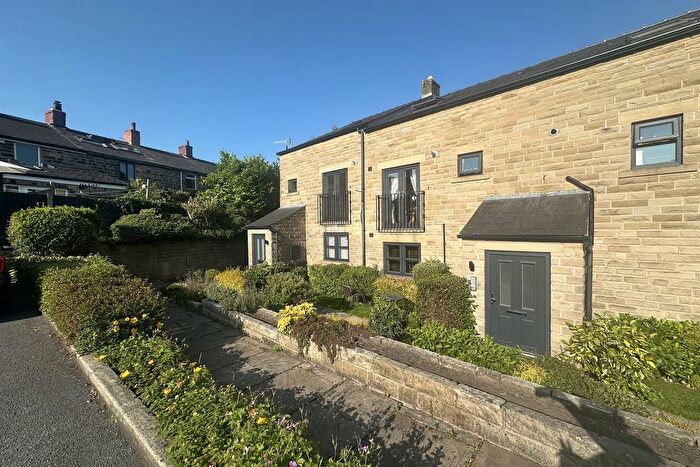 2 Bedroom Flat To Rent In Torside Mews, Hadfield, Glossop, SK13