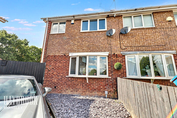 3 Bedroom Semi-Detached House For Sale In Holgate View, Brierley, S72