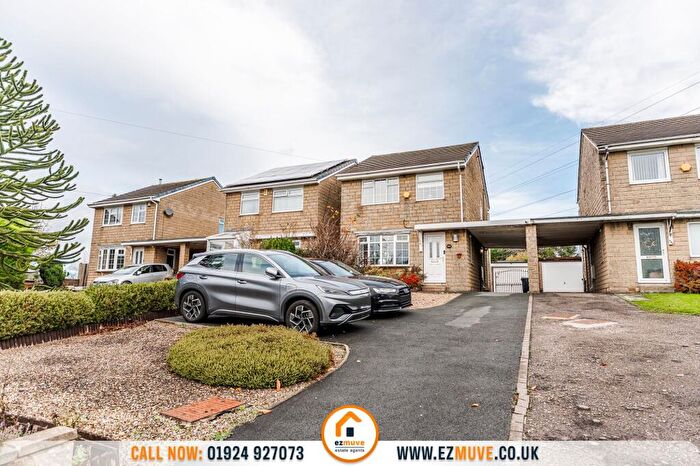 3 Bedroom Detached House For Sale In Bradford Road, East Bierley, BD4