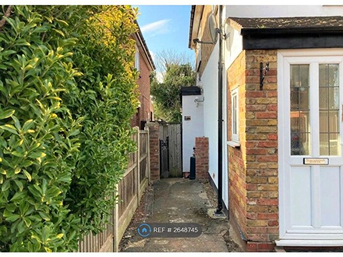 1 Bedroom Flat To Rent In Hainault Road, Romford, RM5