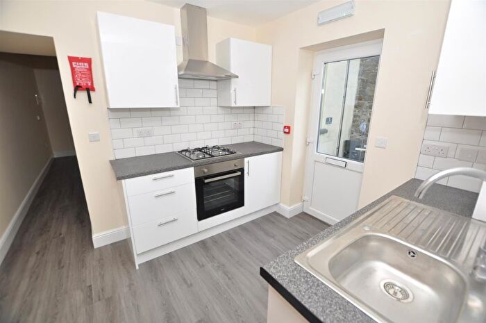 2 Bedroom Flat To Rent In St. John Street, Whitland, SA34