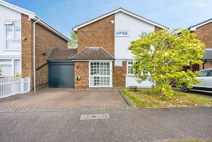 4 Bedroom Detached House For Sale In Claudian Place, St. Albans, AL3