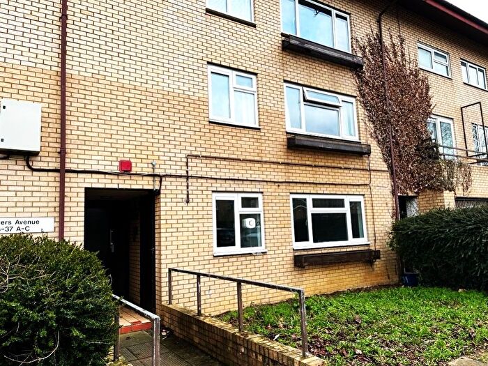 1 Bedroom Flat To Rent In Cleavers Avenue, Conniburrow, Milton Keynes, MK14