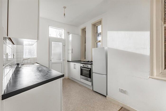 2 Bedroom Flat To Rent In Sheengate Mansions, East Sheen, SW14