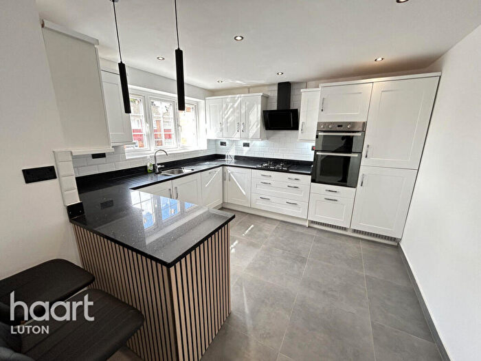 3 Bedroom Terraced House To Rent In Porlock Drive, Luton, LU2