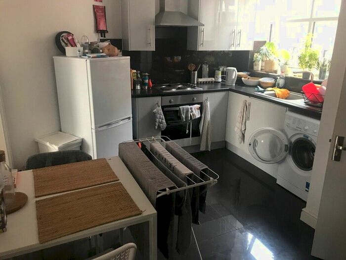 3 Bedroom Flat To Rent In Streatham Hill, London, SW2
