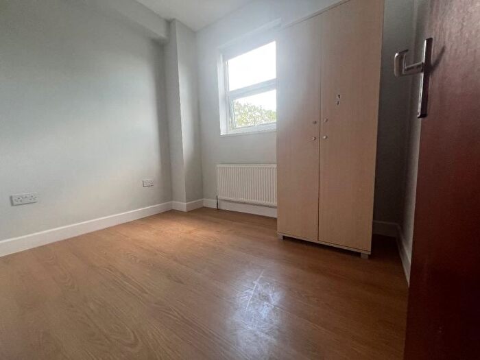 3 Bedroom Flat To Rent In Flat, Greenford Road, Greenford, Greater London, UB6
