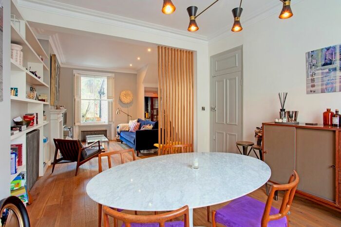 3 Bedroom Flat To Rent In Ifield Road, London, SW10