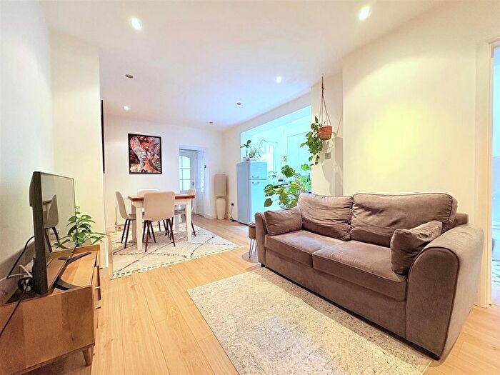 1 Bedroom Flat To Rent In Heath Road, Twickenham, TW1