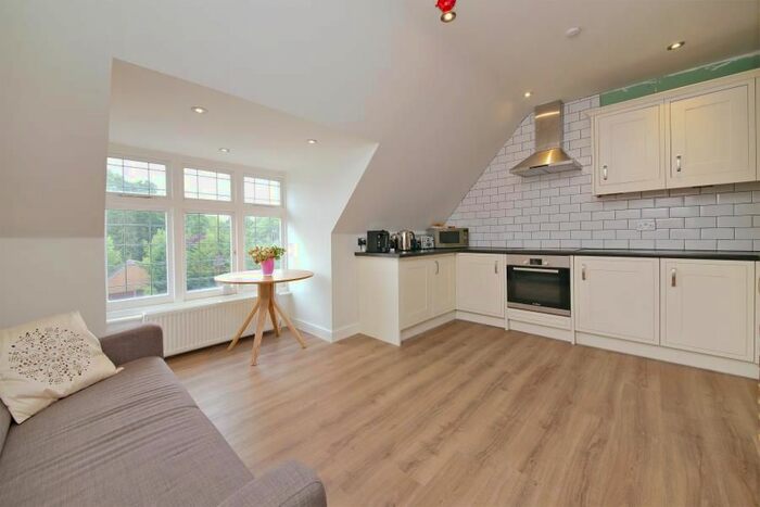 2 Bedroom Flat To Rent In Frithwood Avenue, Northwood, HA6