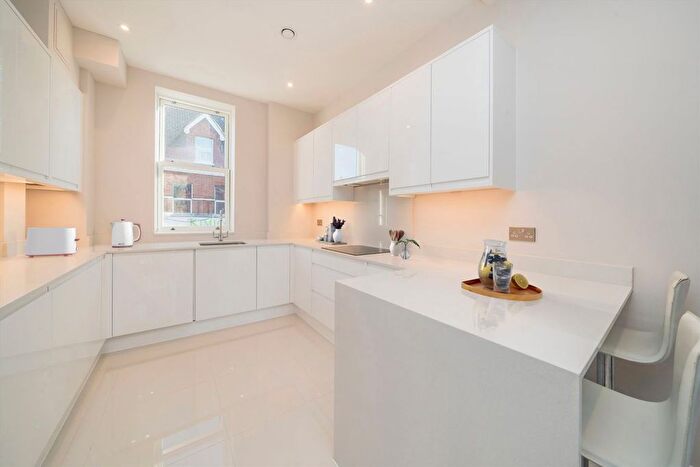 2 Bedroom Flat For Sale In Merton Road, South Wimbledon, SW19
